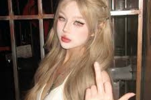 怒吼导演、职场霸凌拿没教养当个性的她引众怒更多黑料被扒